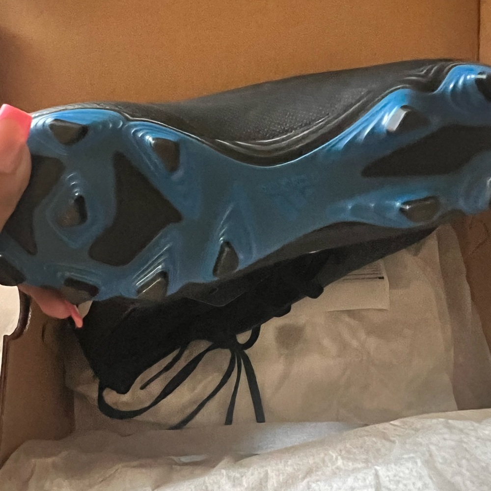 Predator cleats - Picture 2 of 4